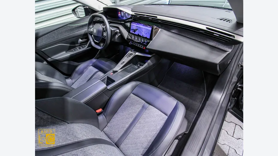 PEUGEOT 408 -