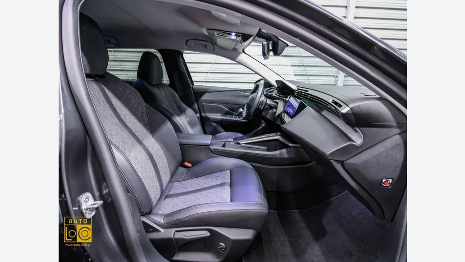 PEUGEOT 408 -