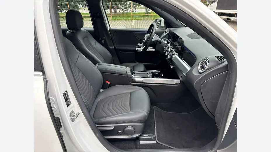 MERCEDES-BENZ EQB -