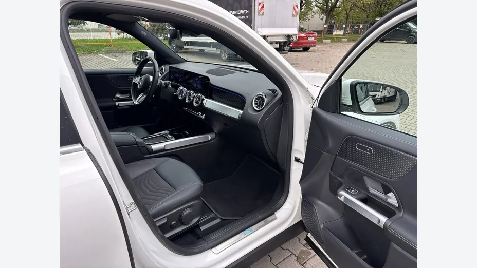 MERCEDES-BENZ EQB -