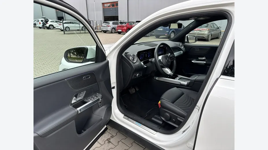 MERCEDES-BENZ EQB -