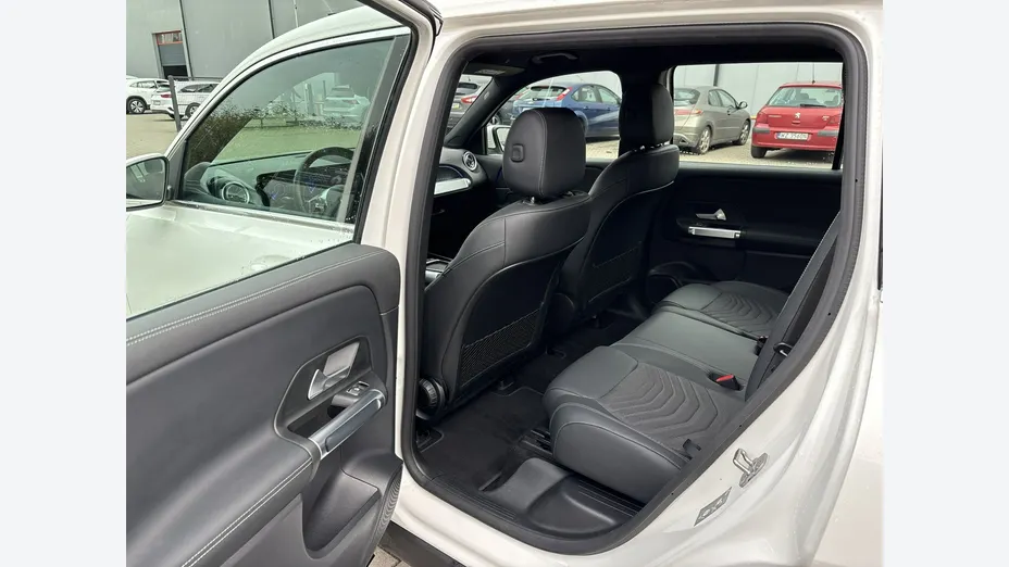 MERCEDES-BENZ EQB -