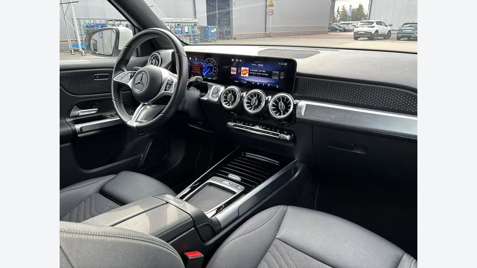 MERCEDES-BENZ EQB -
