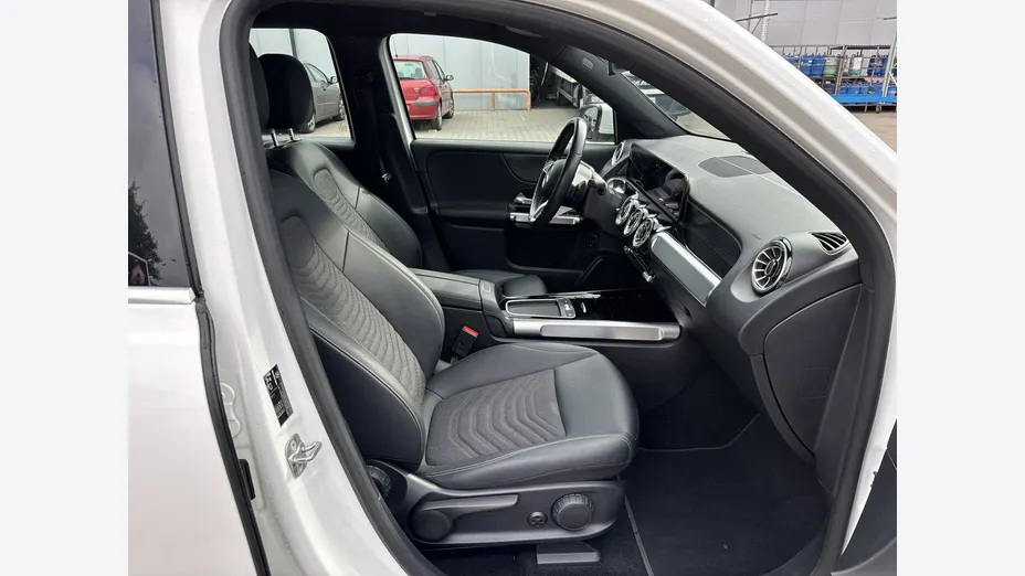 MERCEDES-BENZ EQB -