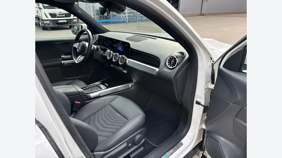 MERCEDES-BENZ EQB -