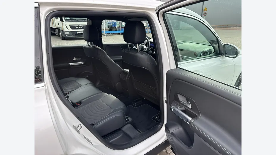 MERCEDES-BENZ EQB -