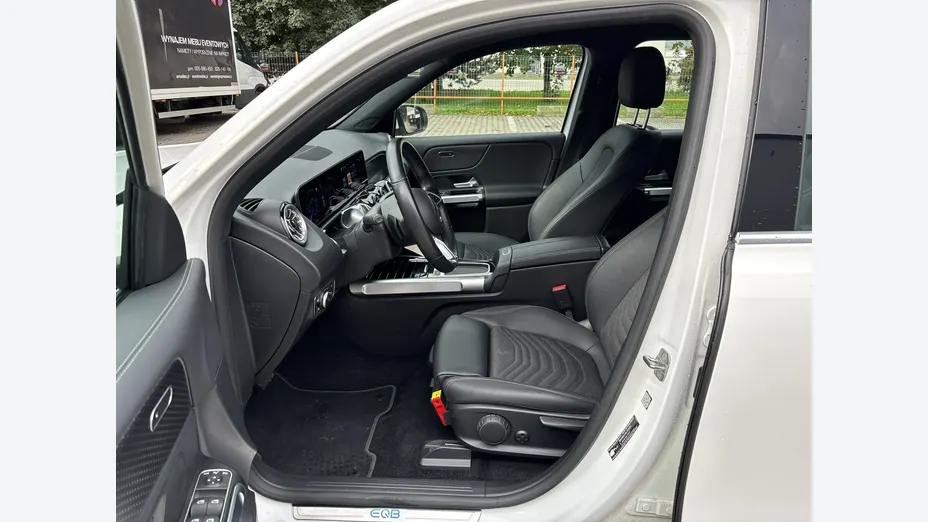 MERCEDES-BENZ EQB -
