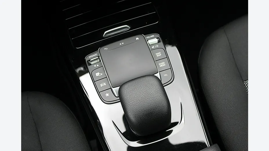 MERCEDES-BENZ CLA -