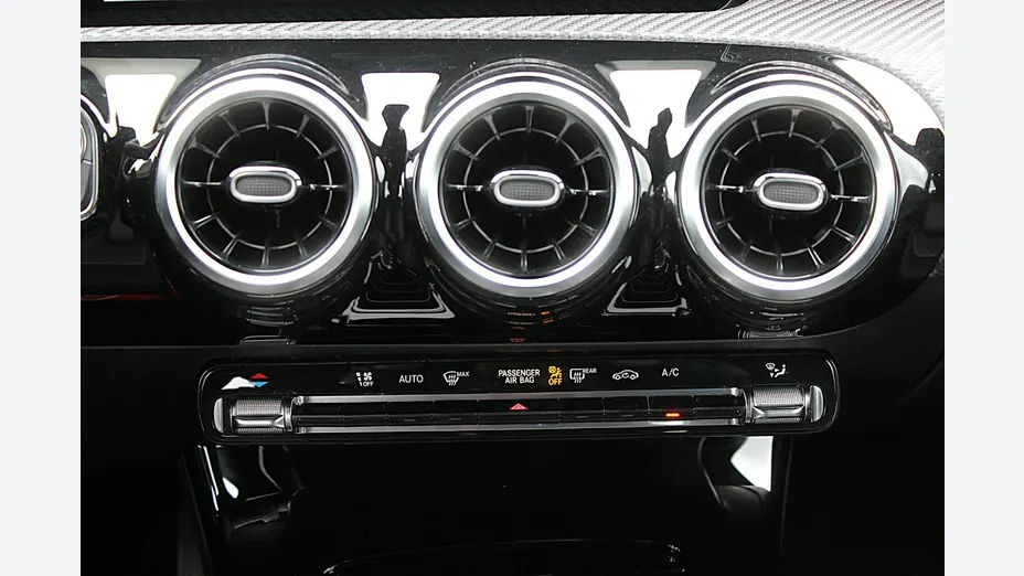 MERCEDES-BENZ CLA -