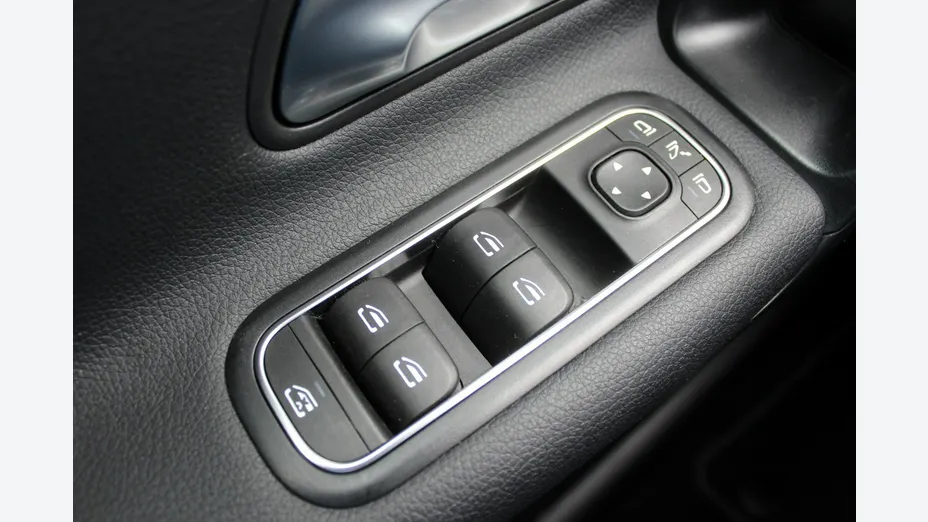 MERCEDES-BENZ CLA -