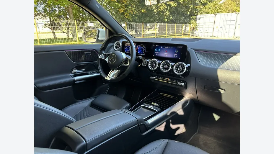 MERCEDES-BENZ EQA -