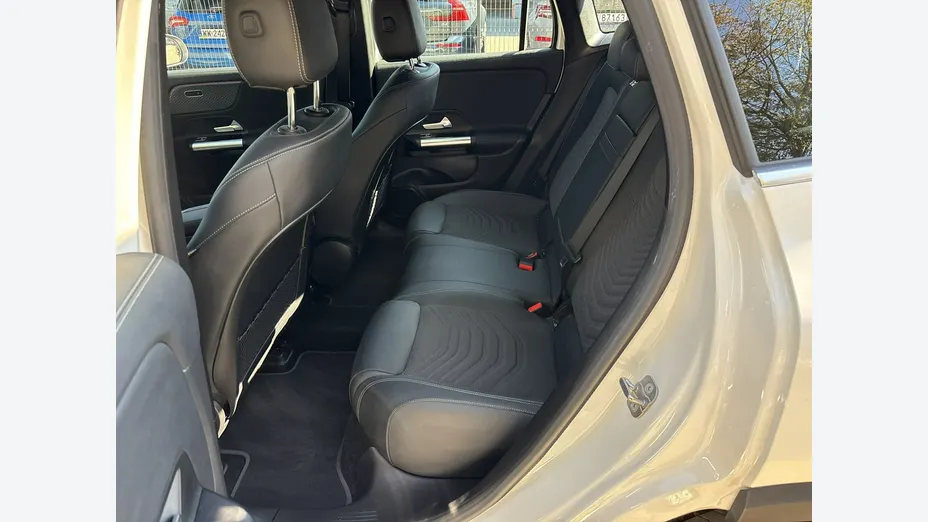 MERCEDES-BENZ EQA -