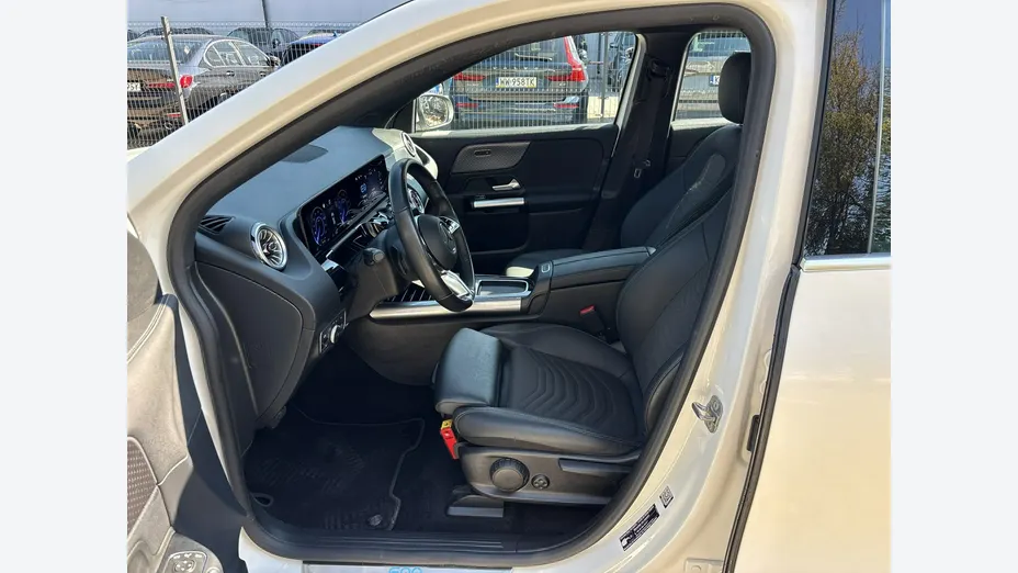 MERCEDES-BENZ EQA -