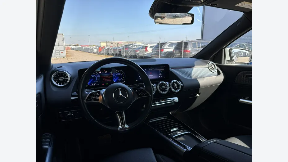 MERCEDES-BENZ EQA -
