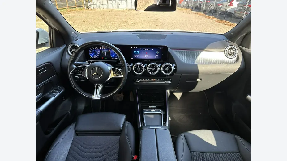 MERCEDES-BENZ EQA -