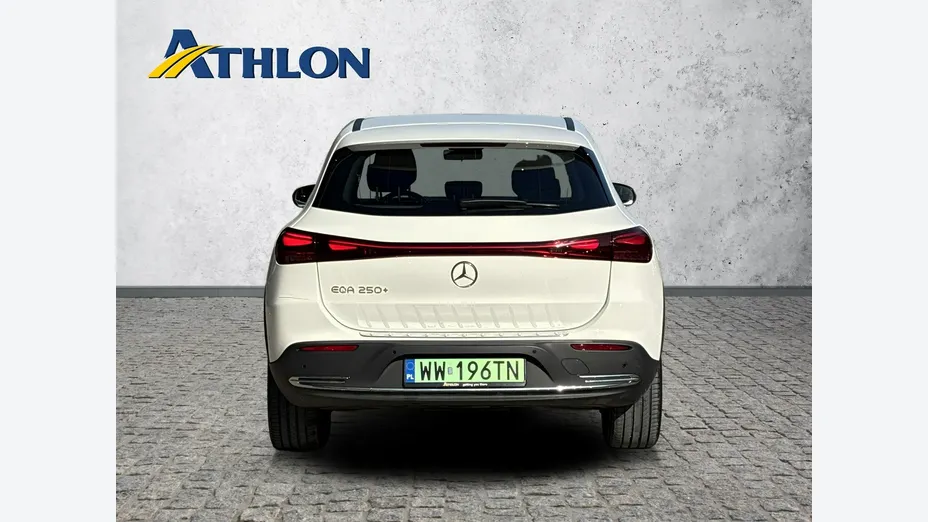 MERCEDES-BENZ EQA -
