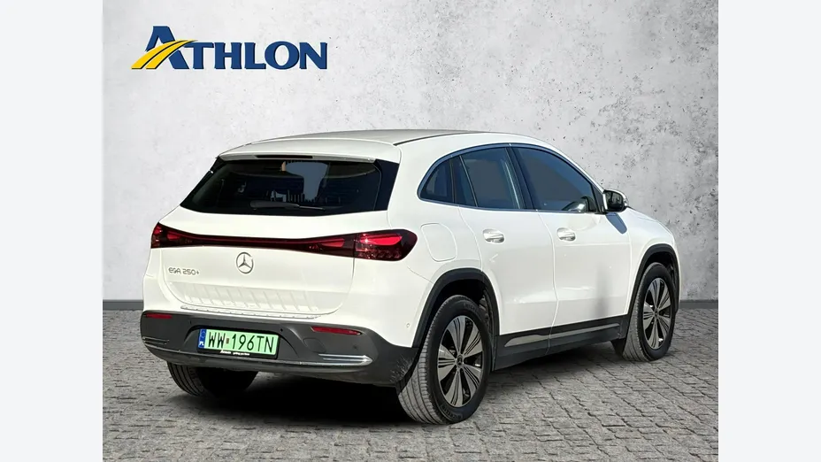 MERCEDES-BENZ EQA -