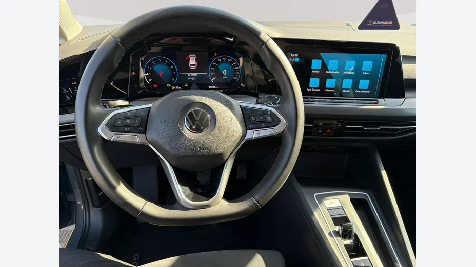 VOLKSWAGEN Golf -