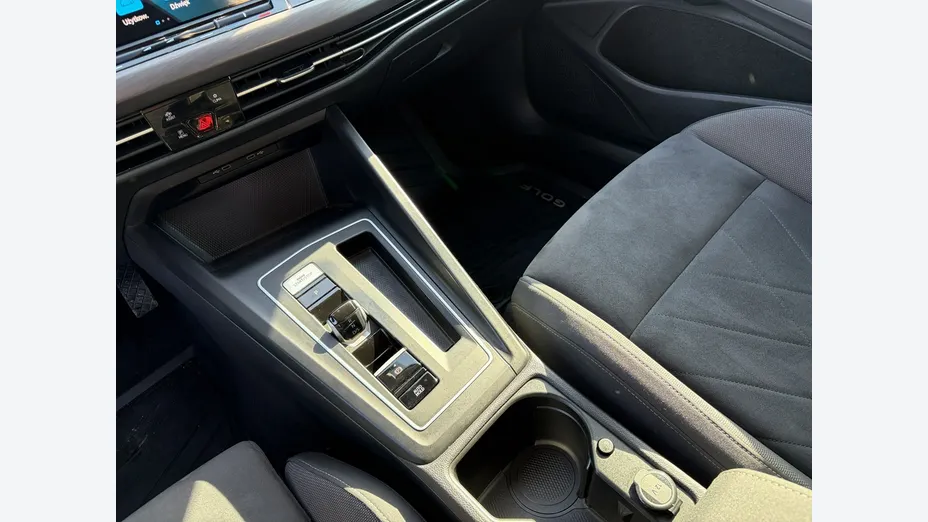 VOLKSWAGEN Golf -