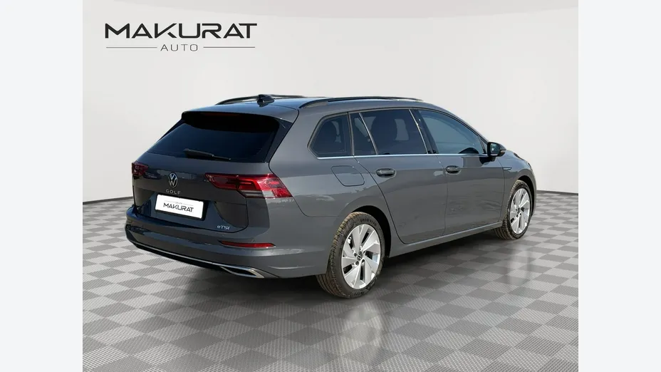 VOLKSWAGEN Golf -