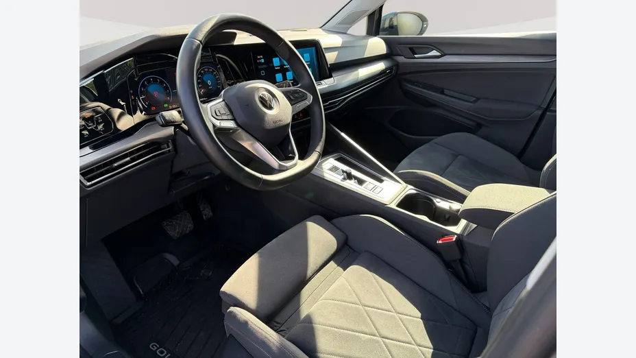 VOLKSWAGEN Golf -