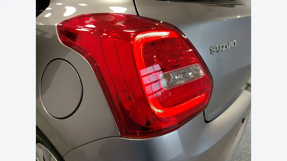 SUZUKI Swift -