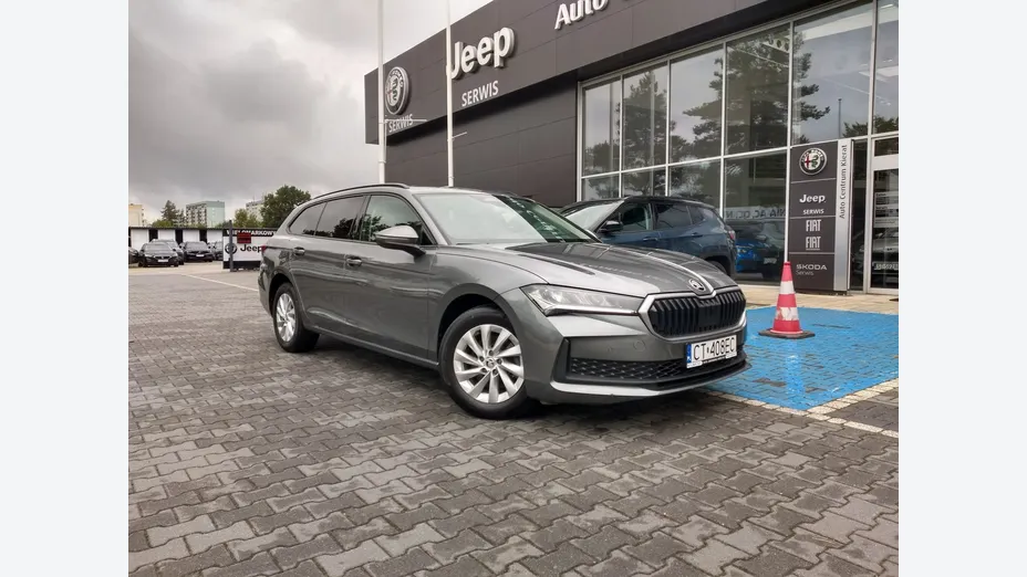 SKODA Superb -