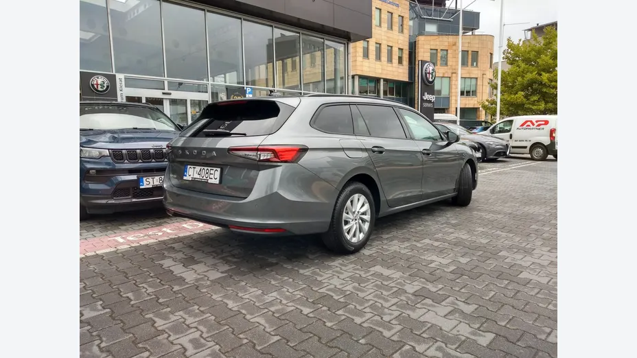 SKODA Superb -