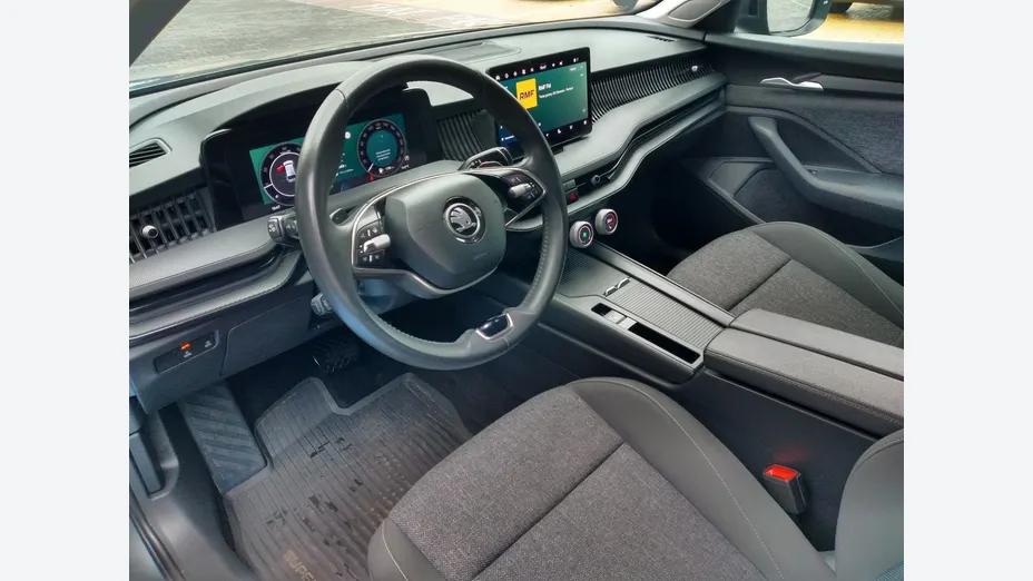 SKODA Superb -