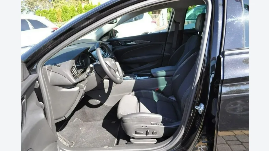 OPEL Insignia -