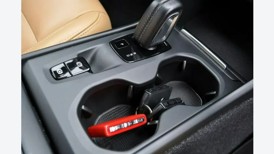 VOLVO XC40 -