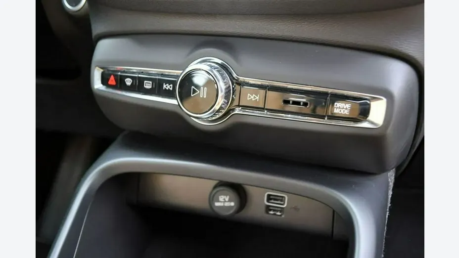 VOLVO XC40 -