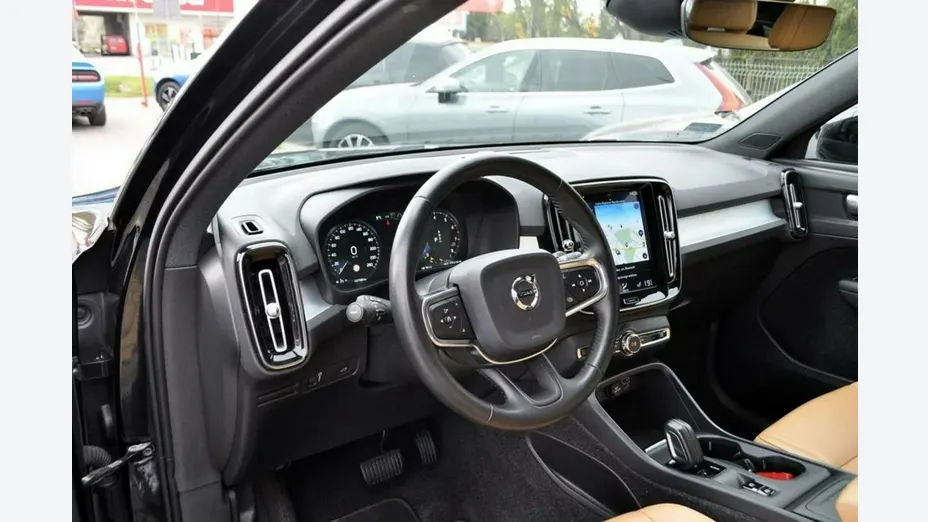 VOLVO XC40 -