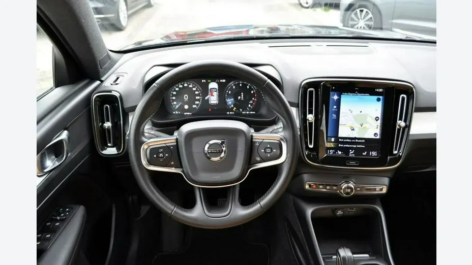 VOLVO XC40 -