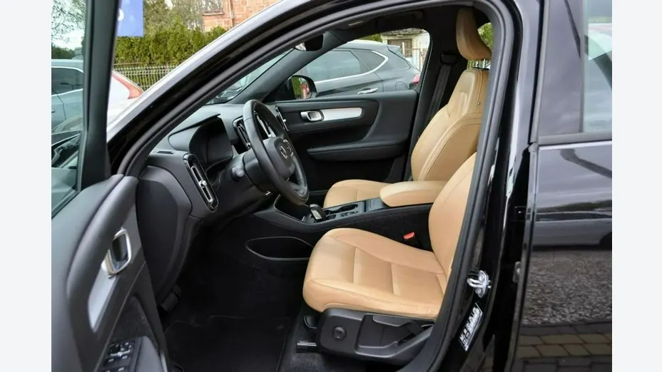 VOLVO XC40 -