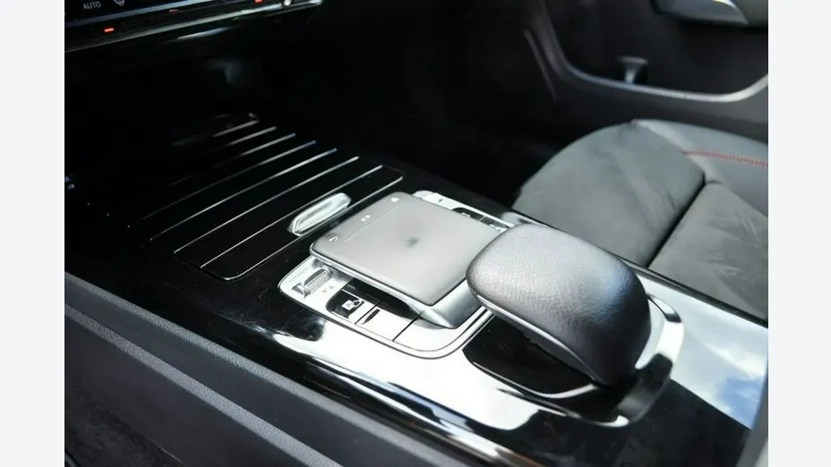 MERCEDES-BENZ CLA -