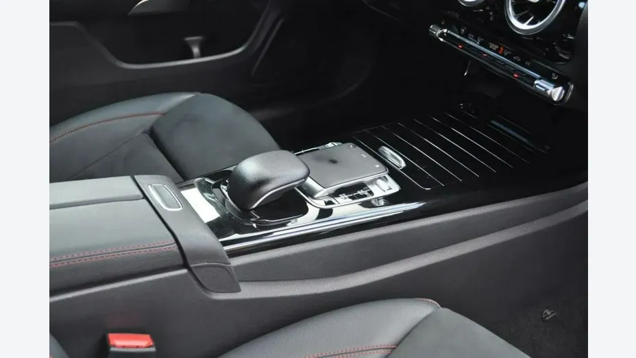 MERCEDES-BENZ CLA -