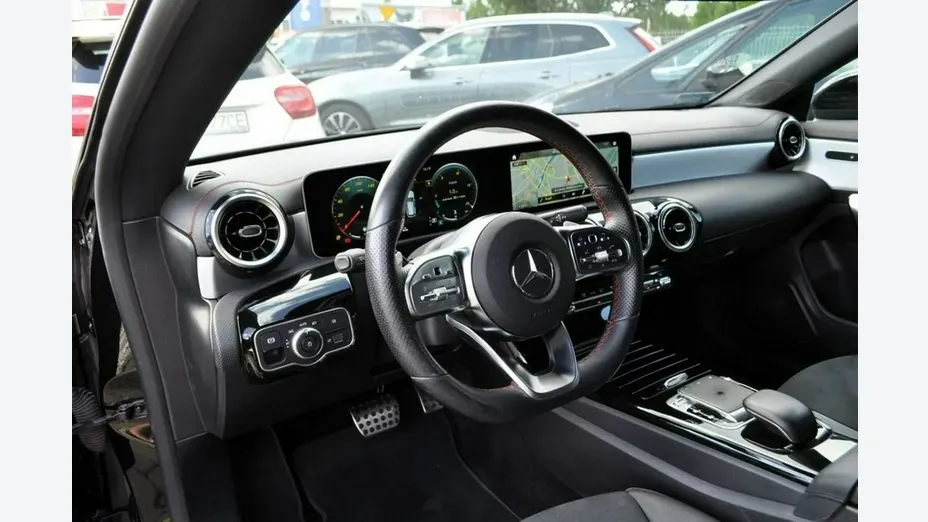 MERCEDES-BENZ CLA -