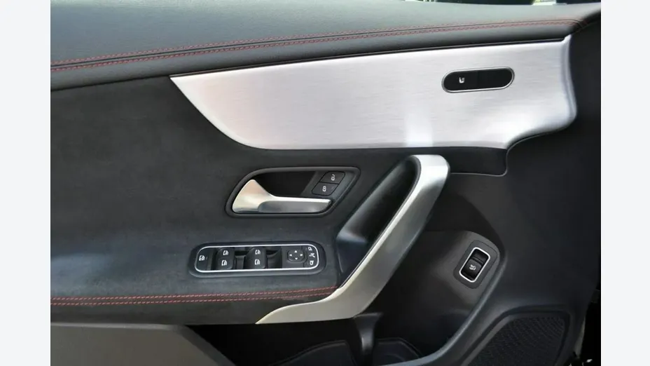 MERCEDES-BENZ CLA -