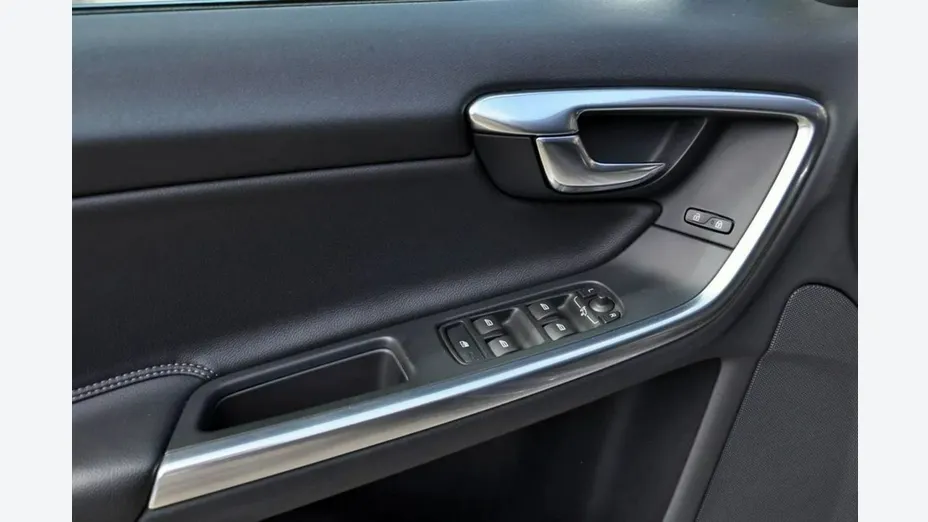 VOLVO S60 -