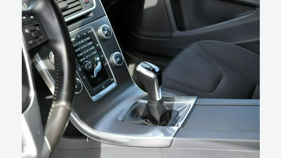 VOLVO S60 -