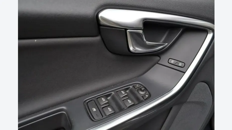 VOLVO S60 -