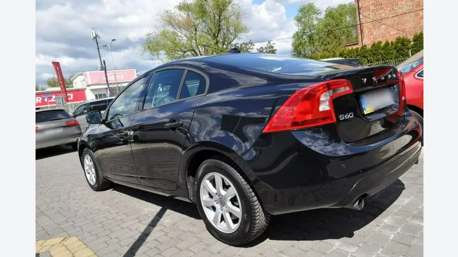 VOLVO S60 -