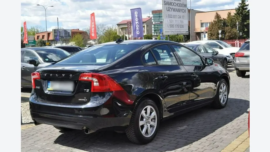 VOLVO S60 -