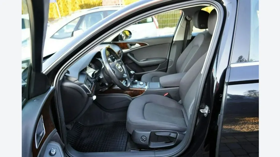 AUDI A6 -
