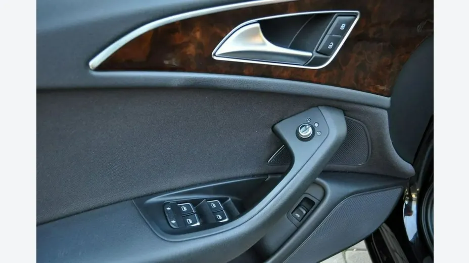 AUDI A6 -