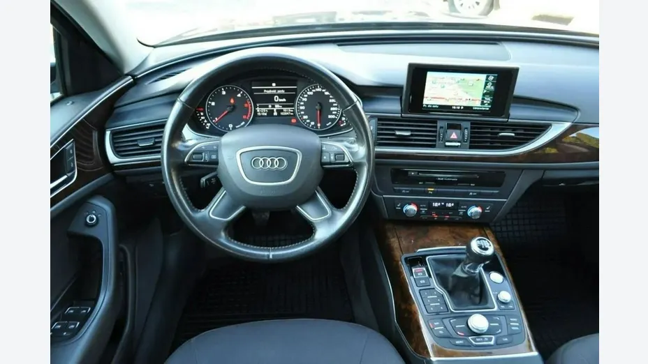 AUDI A6 -