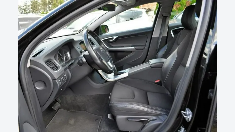 VOLVO S60 -