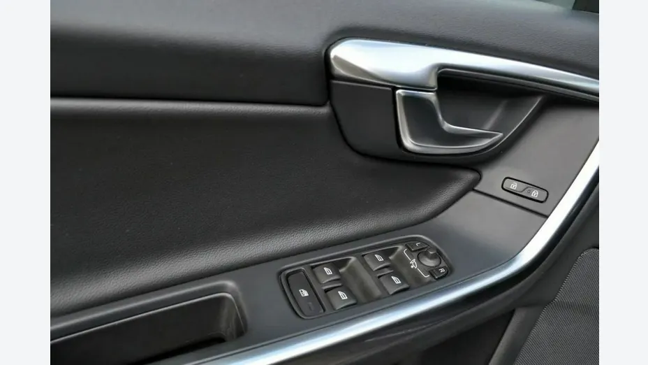 VOLVO S60 -
