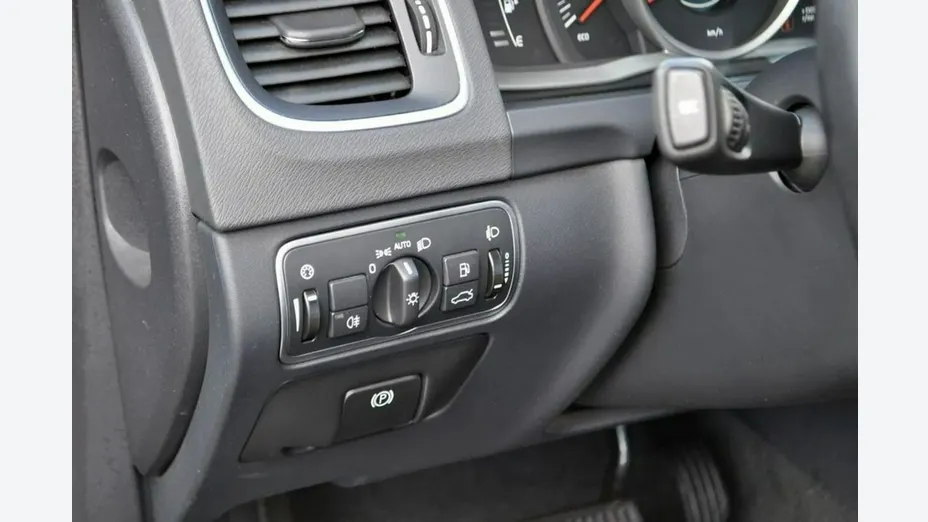 VOLVO S60 -